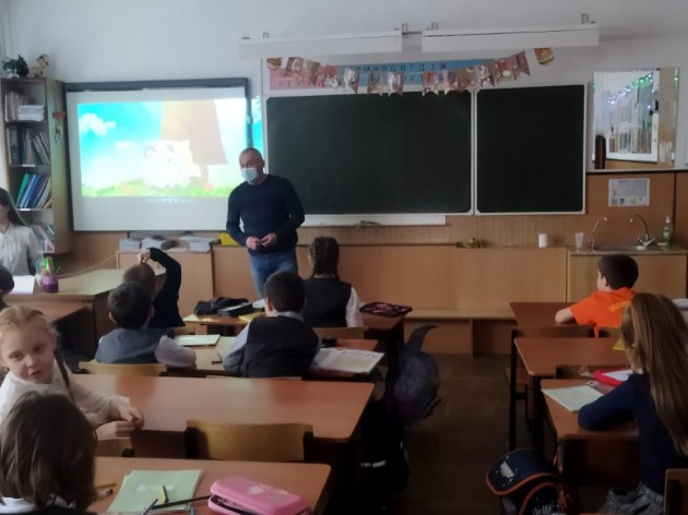 В преддверии Новогодних и Рождественских праздников в муниципальных образовательных организациях  проводятся занятия по безопасности